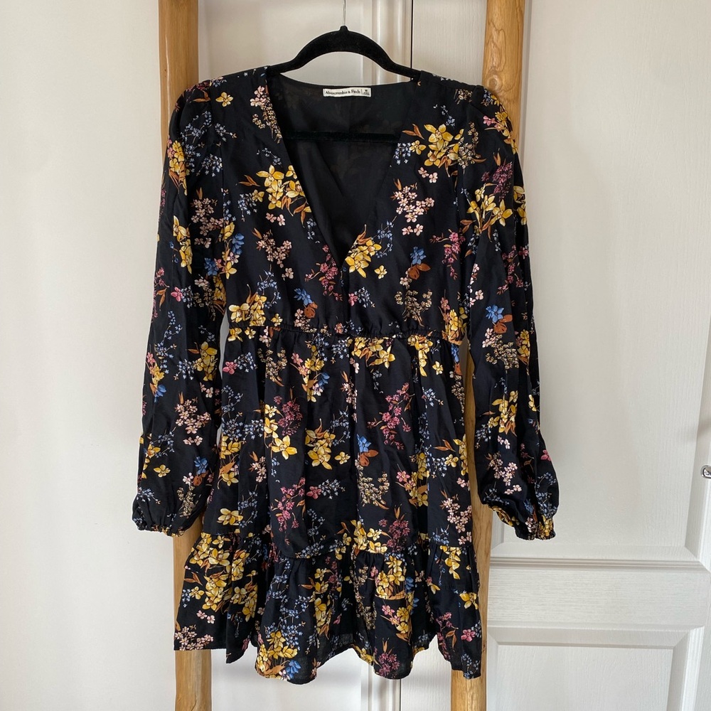 Abercrombie & Fitch Long Sleeve Black Floral V-Neck Mini Day Dress Sz M Casual
